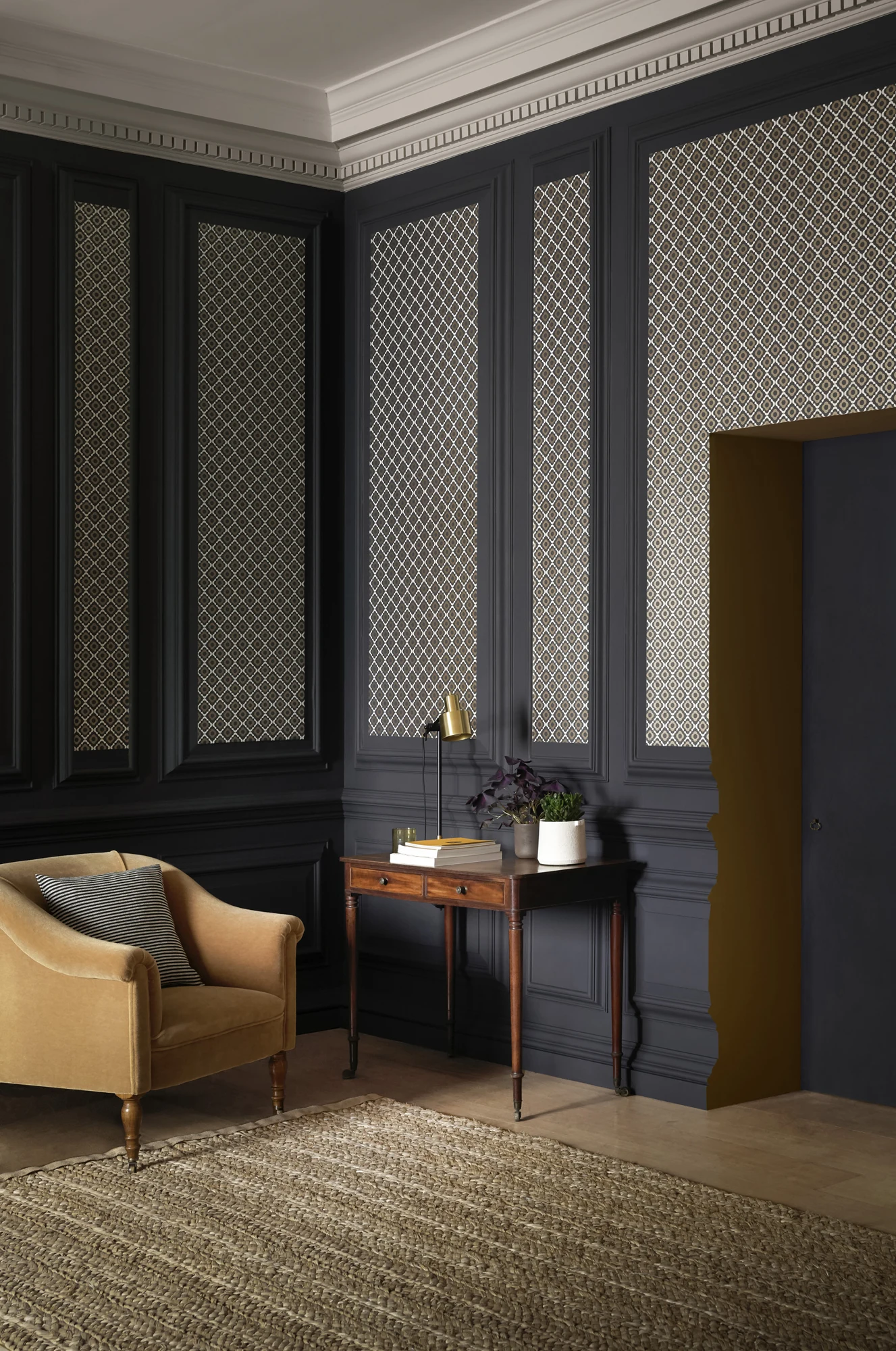 Quatrefoil — Paint & Paper Library room inspiration. The colourway shown may differ from your selection.