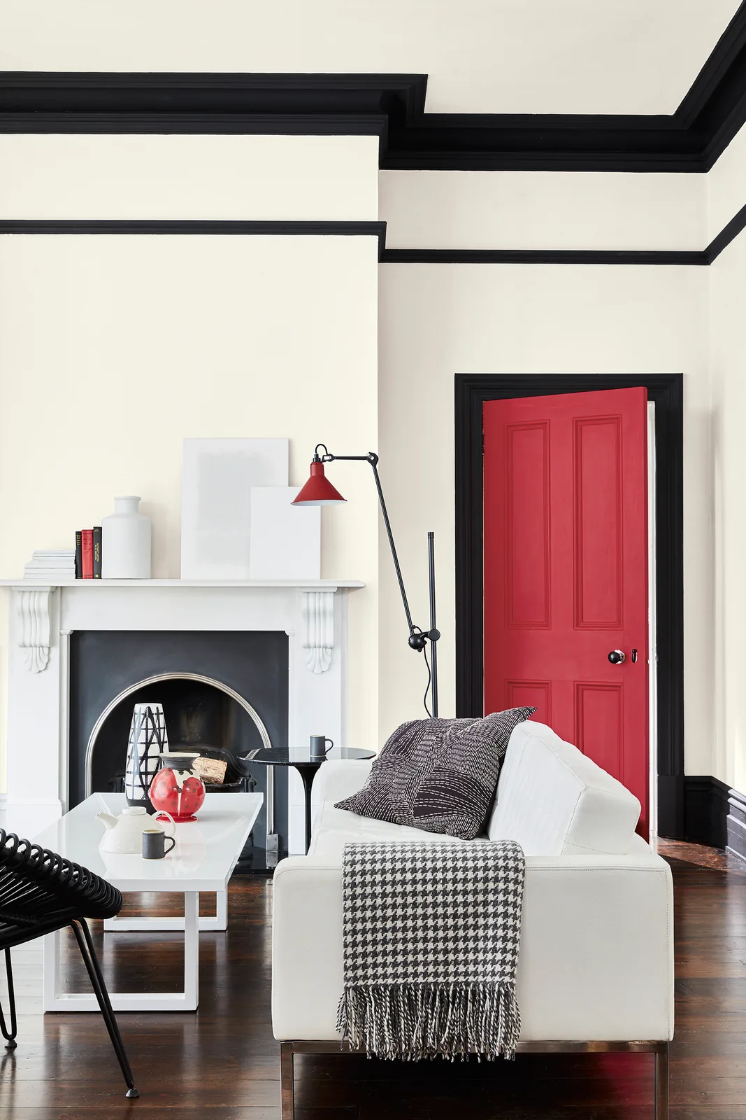 French Grey Pale 161, Jack Black 119, Cape Red 279