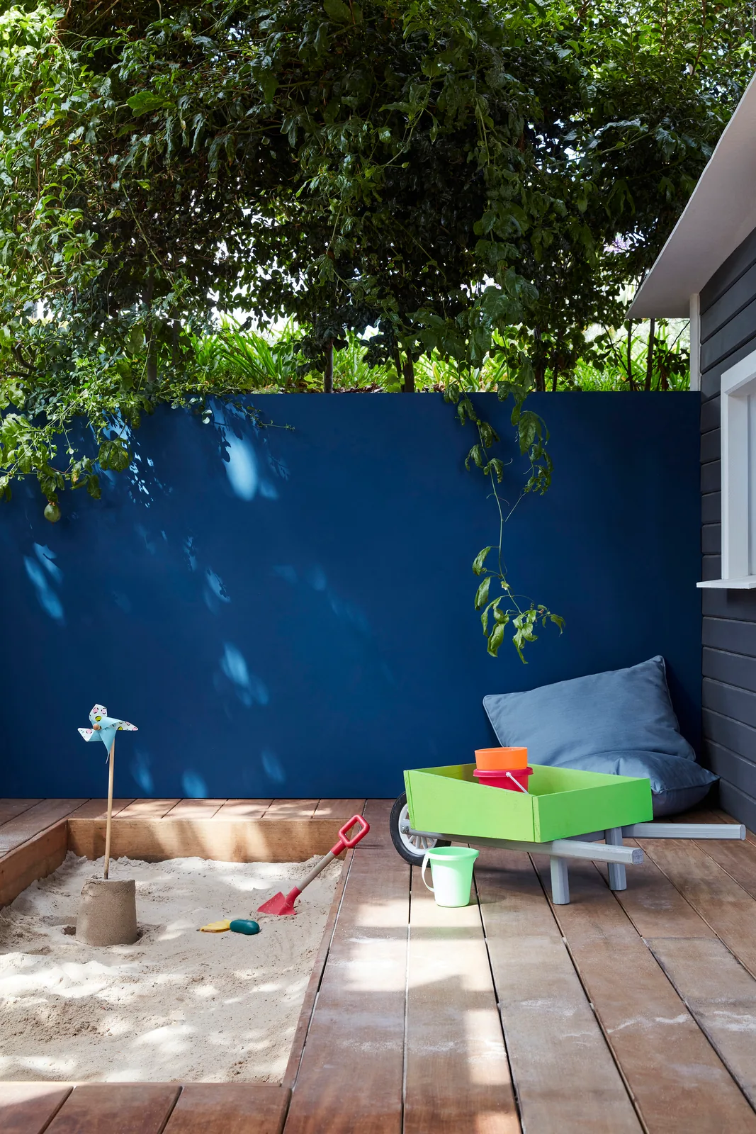 Deep Space Blue 207, Phthalo Green 199