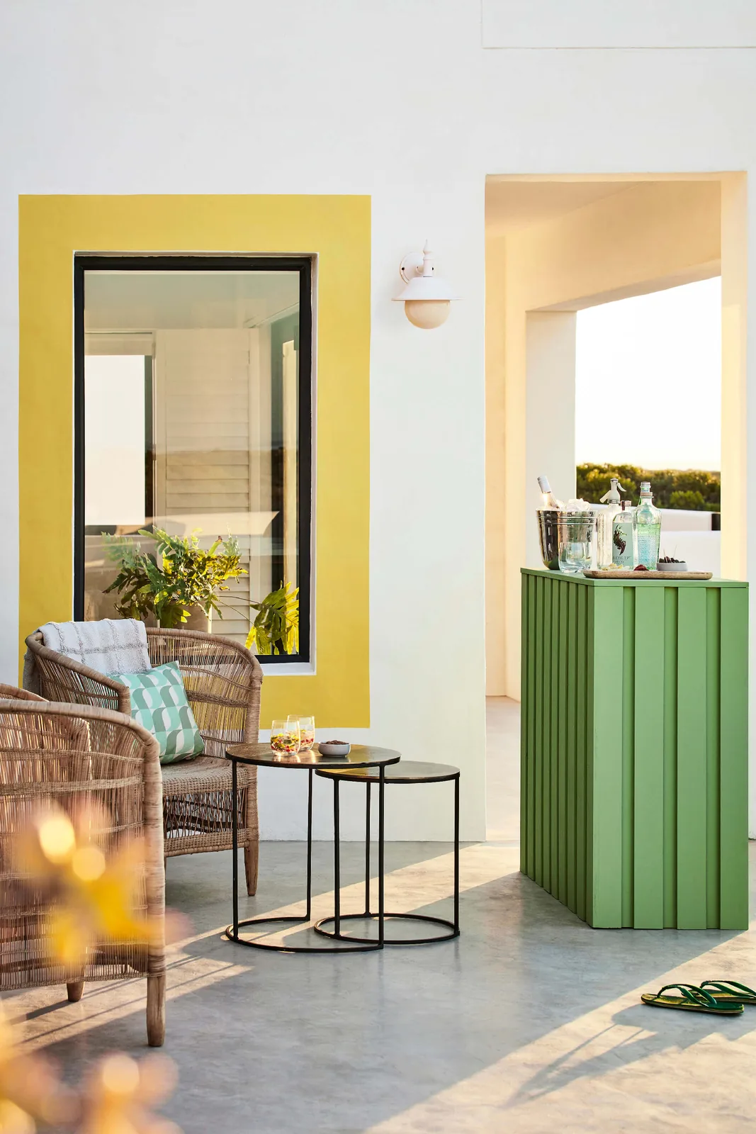 Indian Yellow 335, Silent white - Pale 328, Garden 86