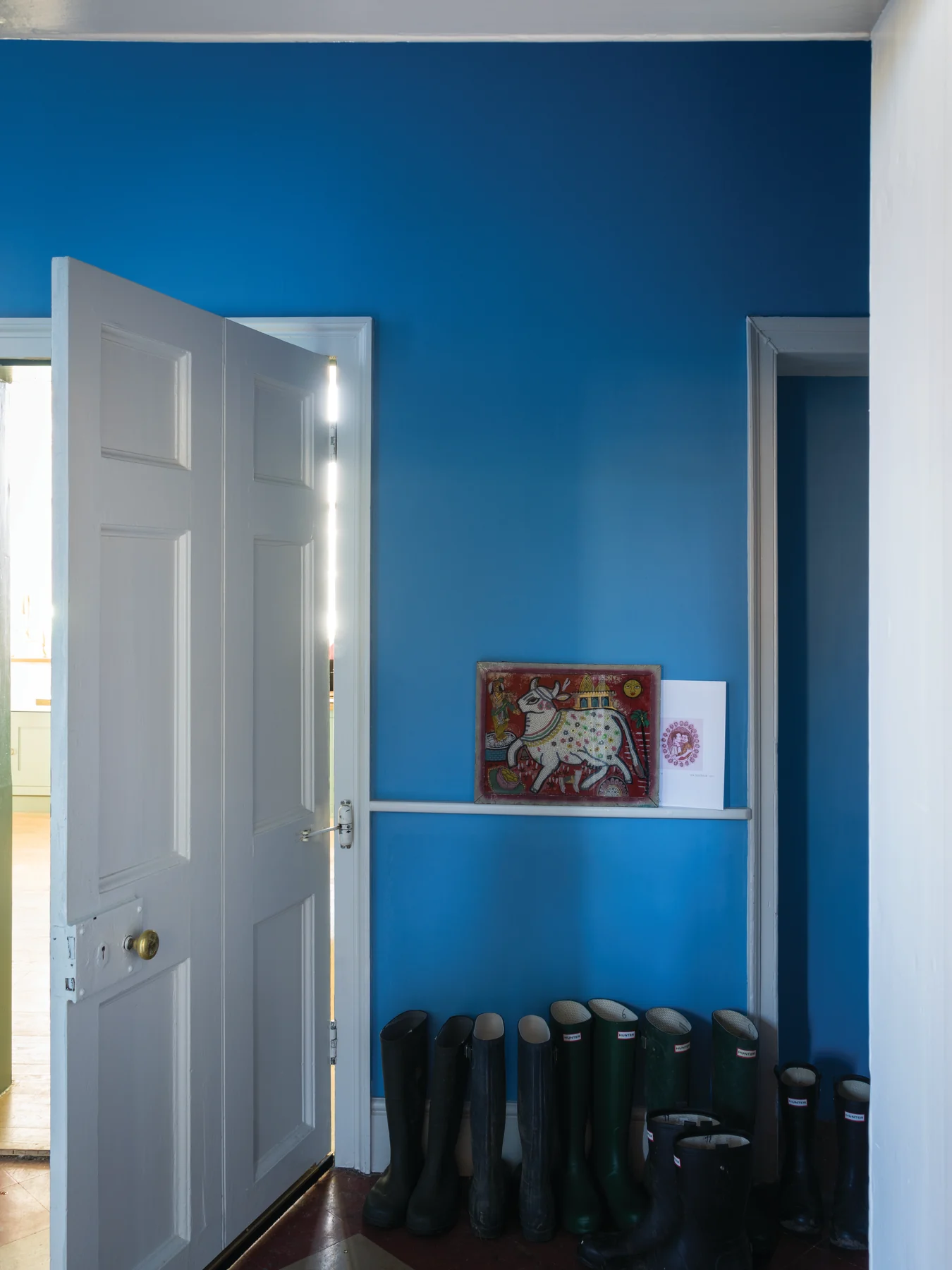 Farrow & Ball: Wimborne White, Cook’s Blue